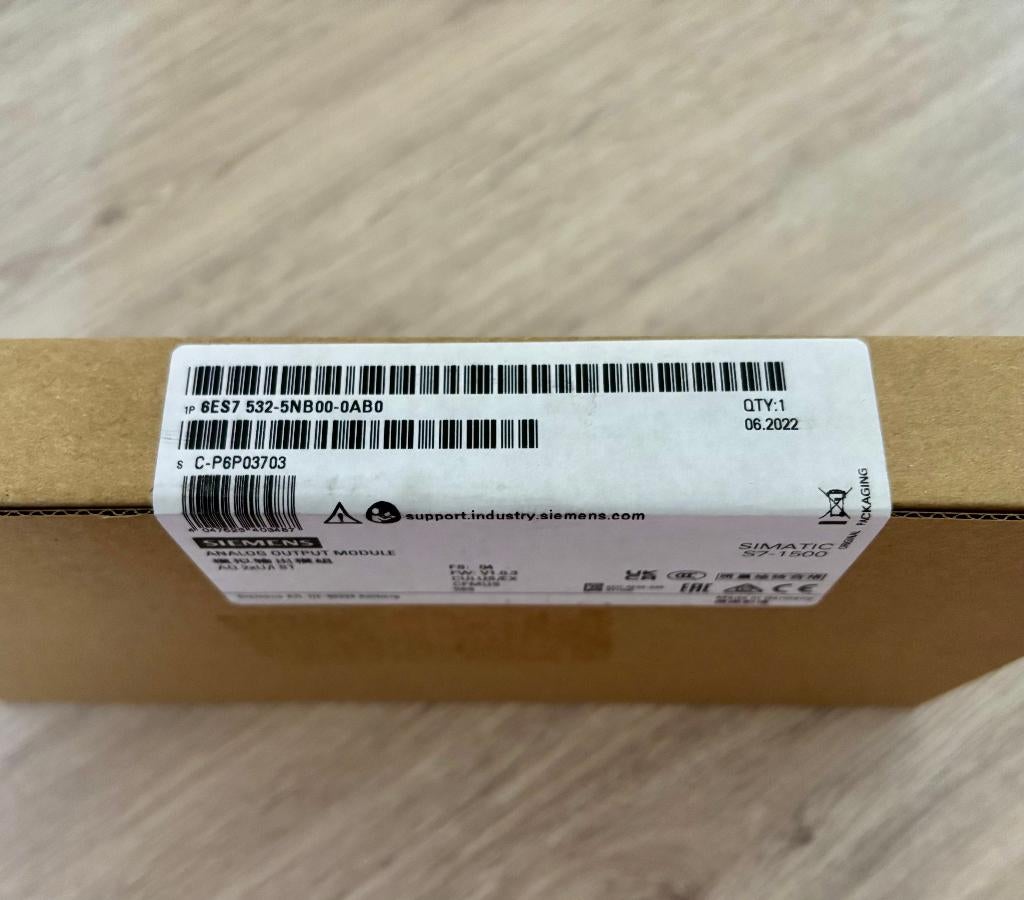 SIEMENS - Simatic - Analog Output - S7-1500 - 6ES7532-5NB00, Hobby en Vrije tijd, Elektronica-componenten, Ophalen of Verzenden