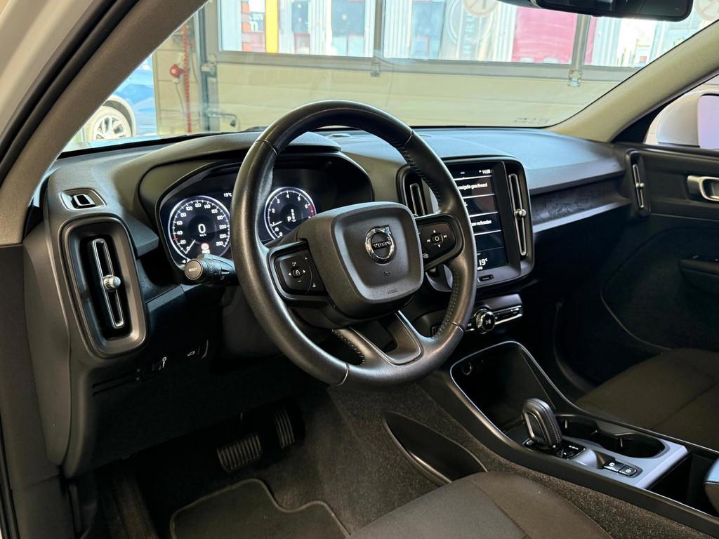 Volvo XC40 ! Paas Actie € 26.999,- ! T2 Momentum Core Auto, Lichtsensor, 129 pk, Wit, Origineel Nederlands