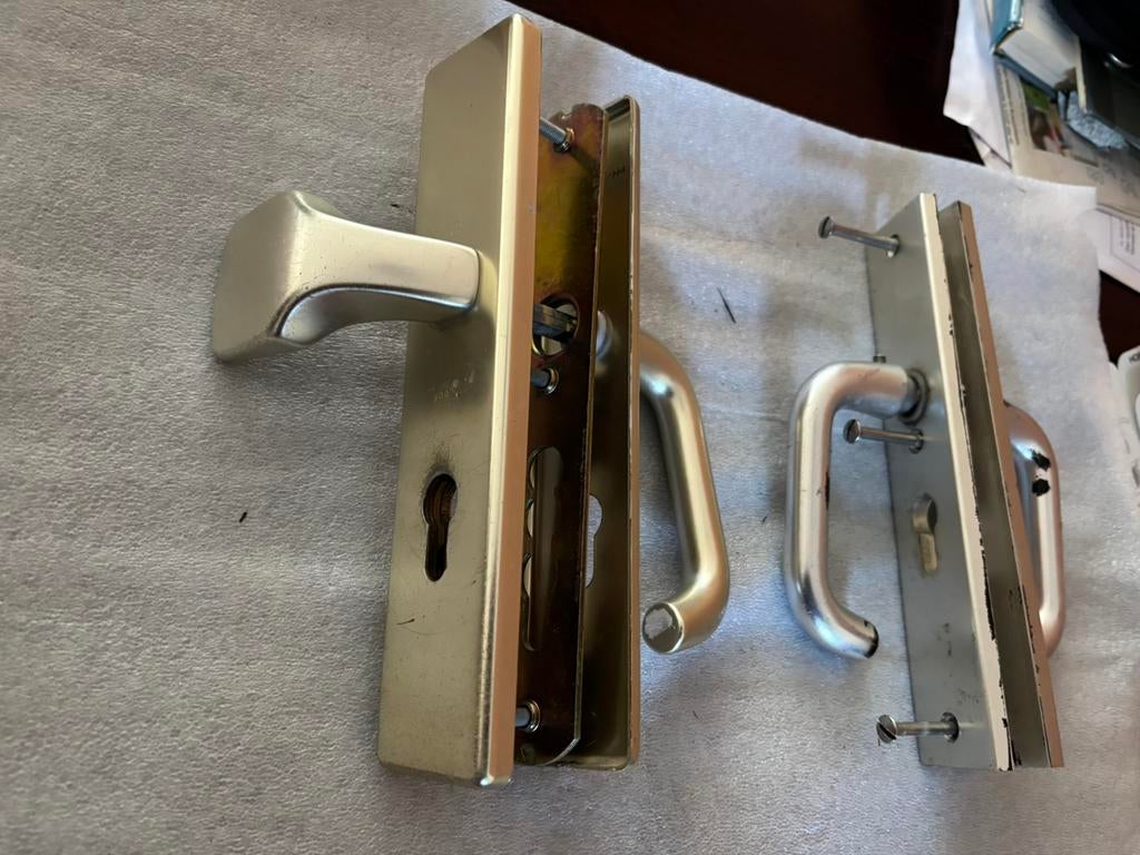 Deurbeslag buiten deur met cilinder gat, Doe-het-zelf en Verbouw, Ophalen of Verzenden, Gebruikt, Rvs, Klink of Kruk