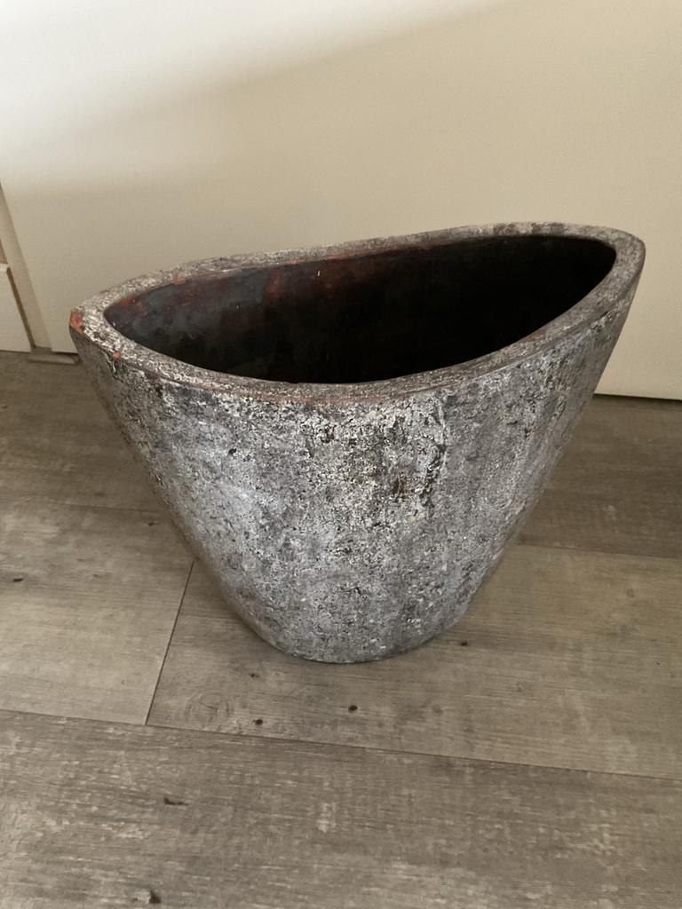 Stenen ovalen bloempot €7,50, Tuin en Terras, Bloempotten, Steen, Gebruikt, Minder dan 40 cm, Ophalen