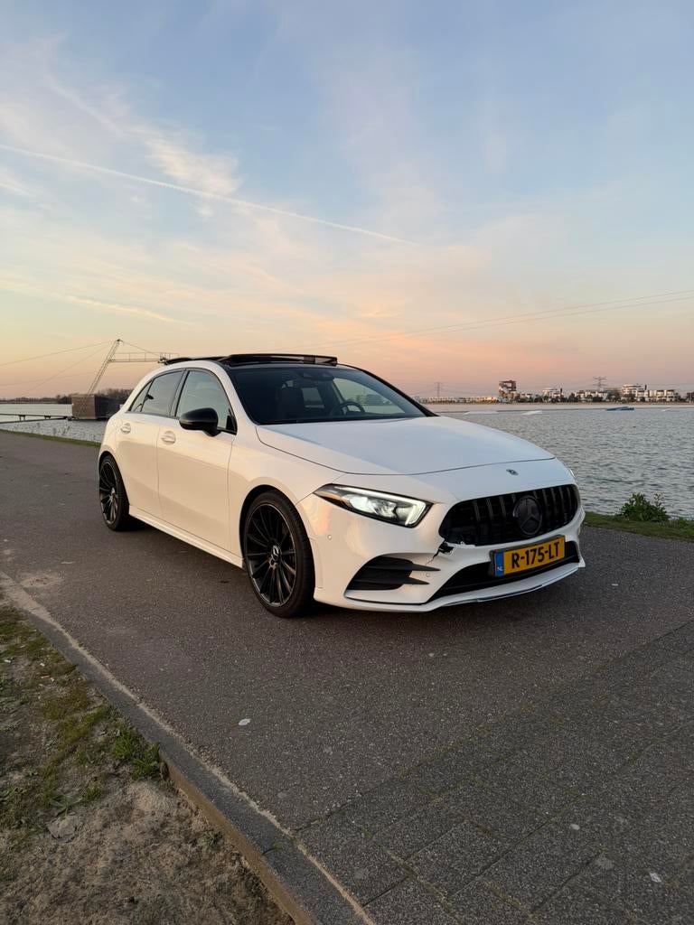 Mercedes benz A200 |Bom vol met opties |, Auto's, Zwart, 4 cilinders, Alcantara, 75 €/maand