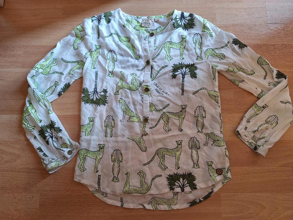 Witte blouse met luipaarden - Indian Blue Jeans - maat 128, Gebruikt, Meisje, Overhemd of Blouse, Ophalen of Verzenden