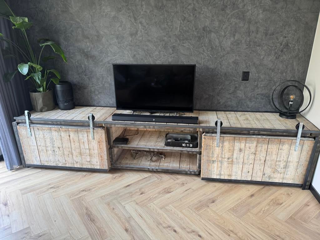Industrieel TV meubel van steenschotten – handgemaakt, Ophalen, Overige materialen, Zo goed als nieuw, 200 cm of meer