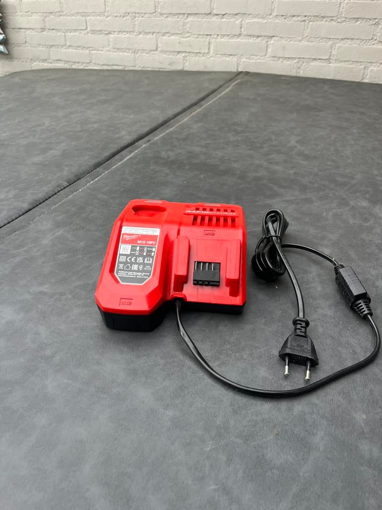 Milwaukee accu lader, Ophalen of Verzenden, Zo goed als nieuw