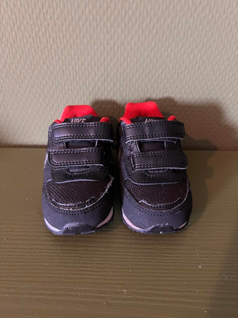 Nagenoeg nieuwe Nike babyschoenen maat 19,5, Schoentjes, Ophalen of Verzenden, Zo goed als nieuw, Jongetje