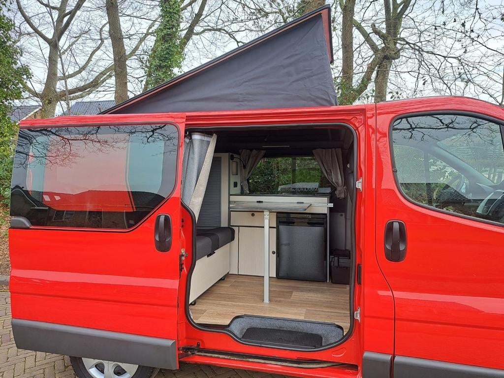 Zeer mooie Buscamper Renault Trafic 2011 met nieuwe inbouw, Overige merken, Tot en met 2, Bedrijf, Hefdak