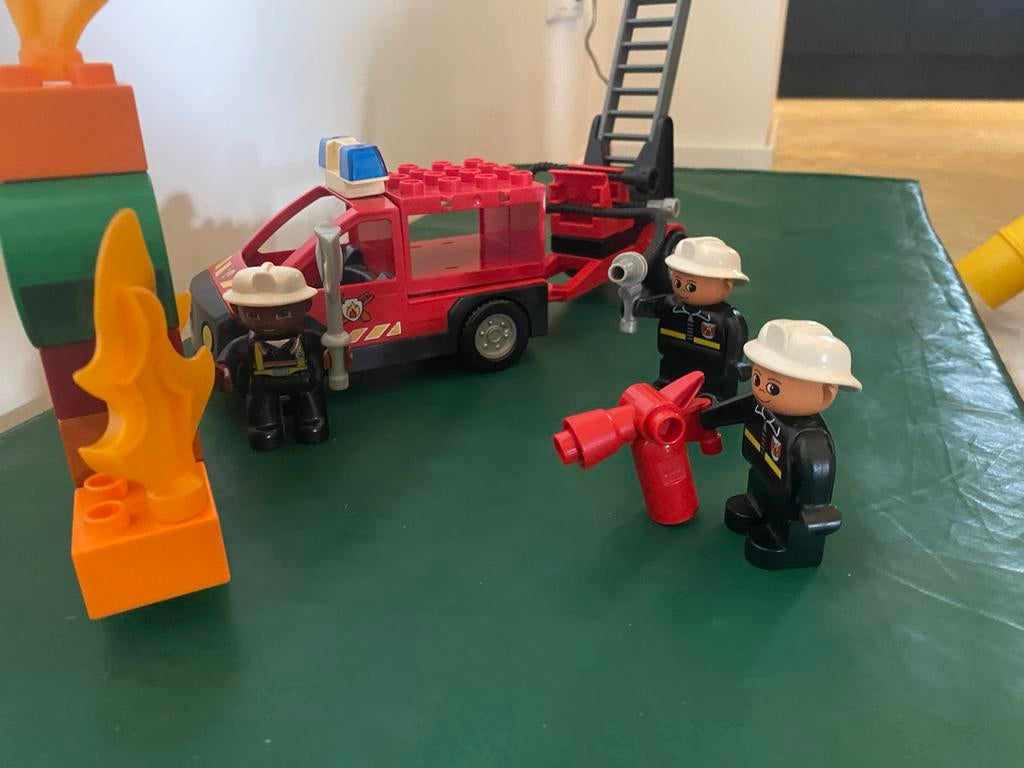 Lego Duplo brandweerkazerne met brandweerauto en figuren, Kinderen en Baby's, Speelgoed | Duplo en Lego, Ophalen, Inclusief minifiguren