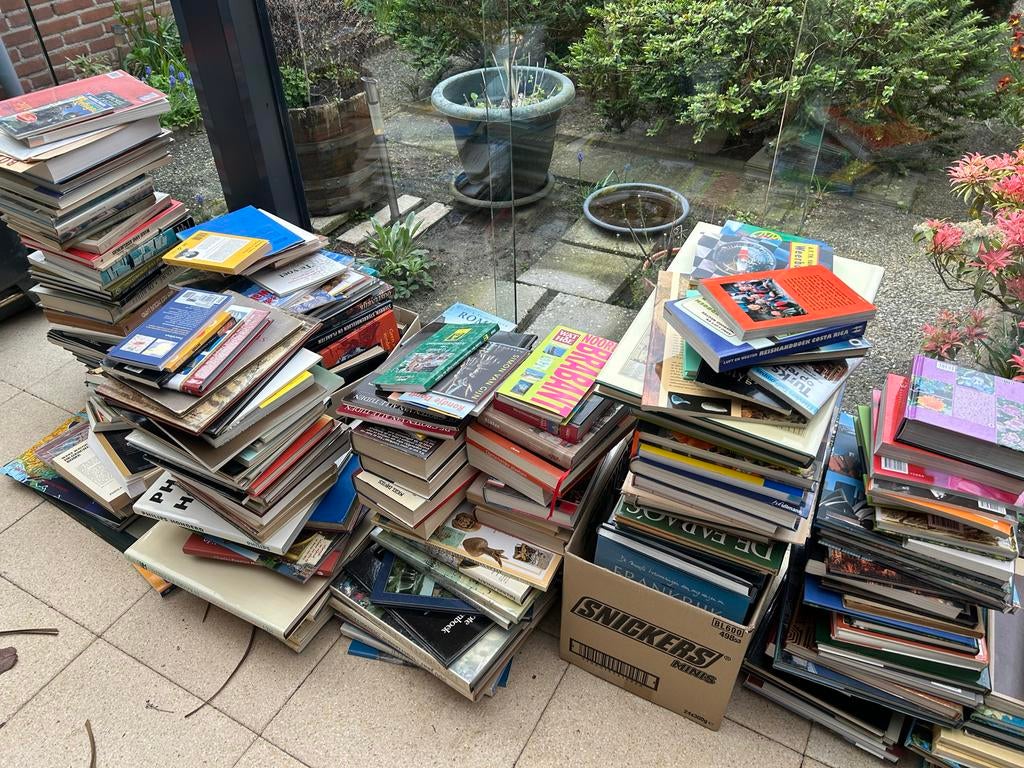 Boeken over geschiedenis, aardrijkskunde, landen en natuur, Europa, Ophalen of Verzenden, Reisgids of -boek, Gelezen