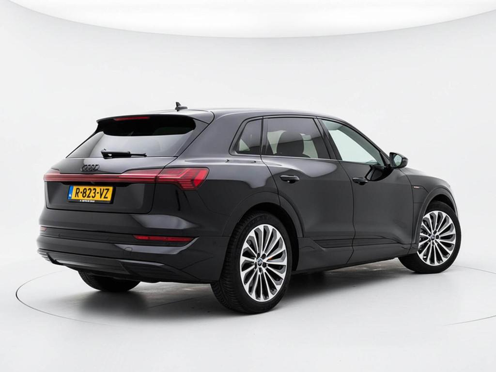 Audi E-tron 55 Quattro Advanced 95 kWh S-Line | Panoramadak, Auto's, 131 €/maand, 95 kWh, 360 pk, Zwart