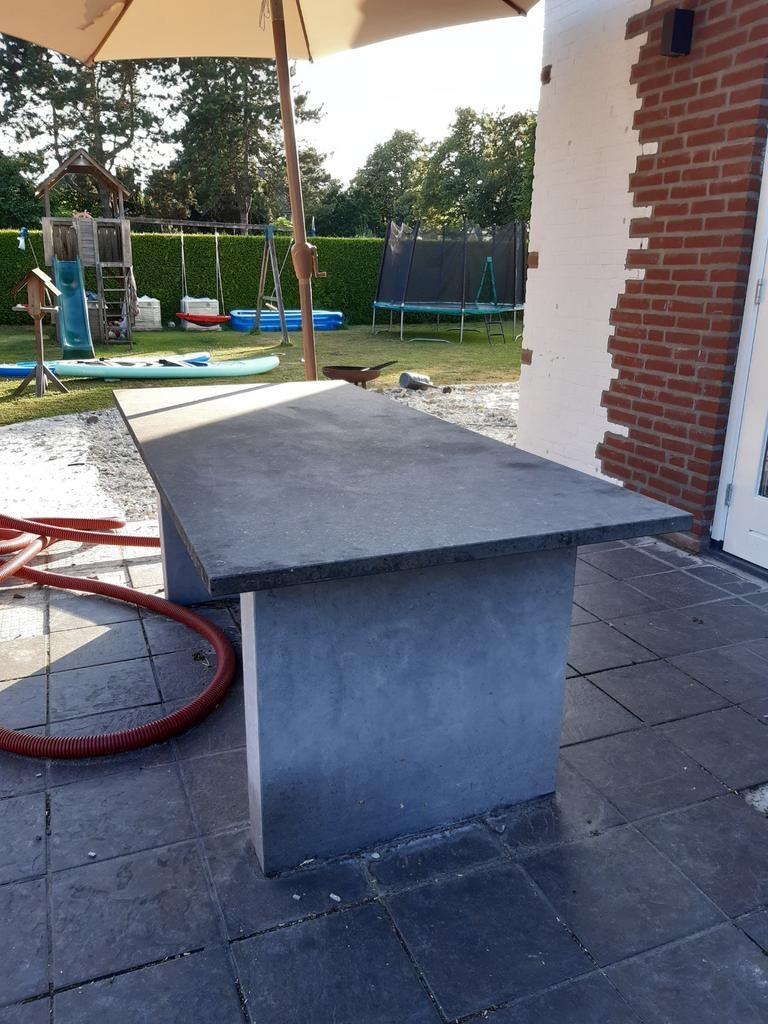 Robuuste hardstenen tuintafel, Tuin en Terras, Tuintafels, Ophalen of Verzenden, Gebruikt, Rechthoekig, Overige materialen