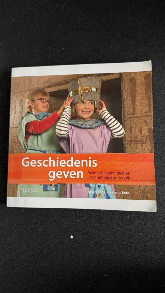 Boek “geschiedenis geven”, Boeken, Ophalen of Verzenden, Alpha, Zo goed als nieuw