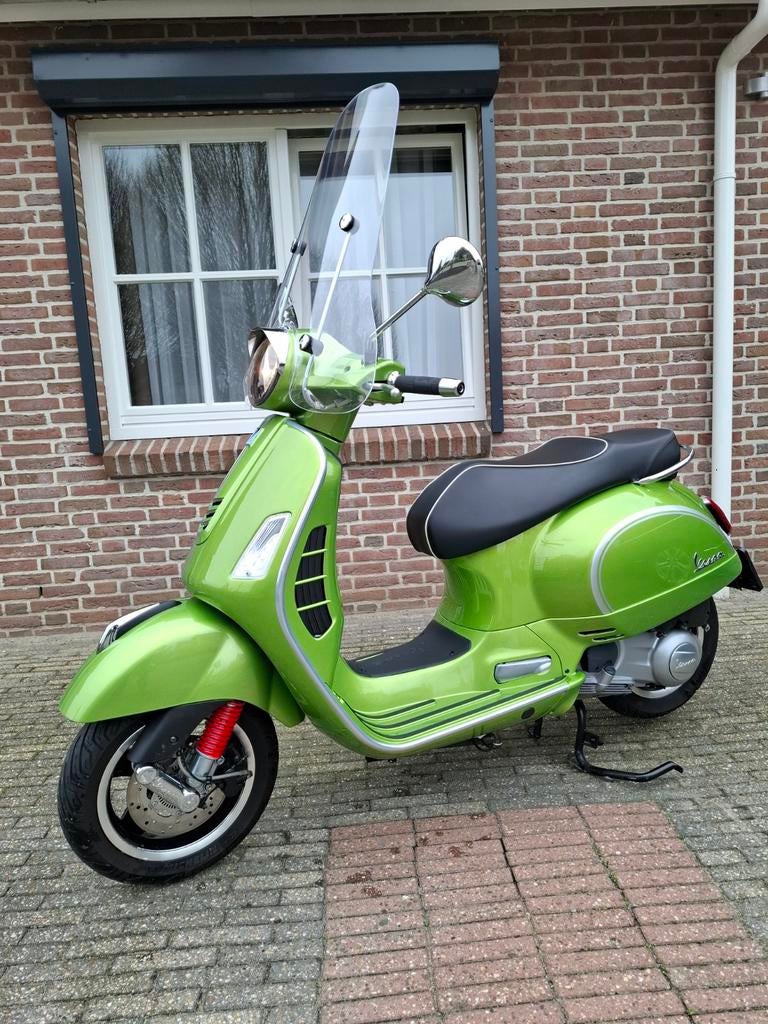 Vespa 300 GTS Super   9105 km !, Motoren, Scooter, Particulier
