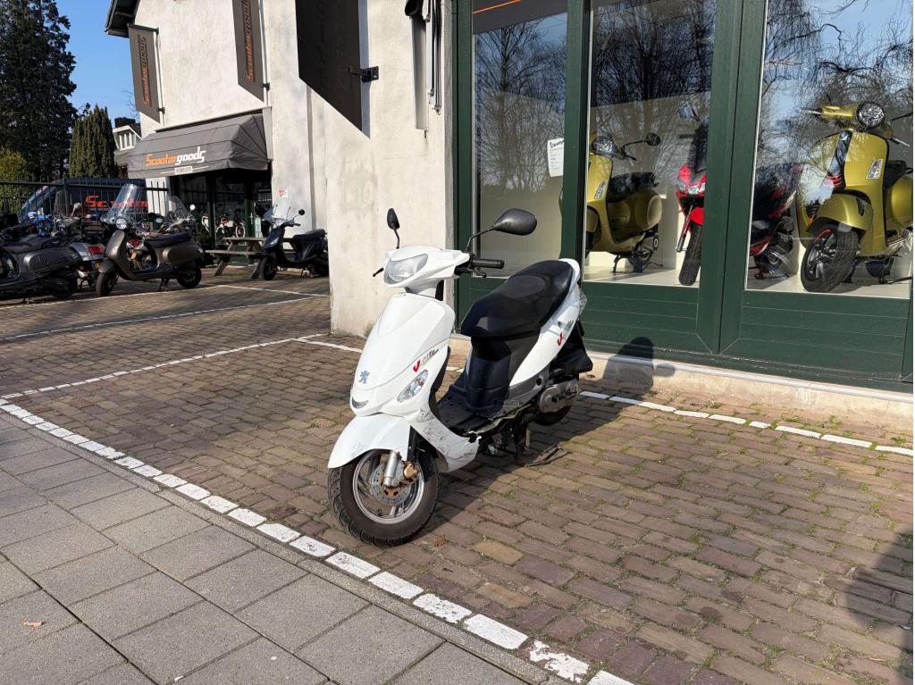 Peugeot V-Clic | Brom | 2012 | Opknapper, Fietsen en Brommers, Scooters | Peugeot, Eapode@peugeot-motorcycles.fr, Gebruikt, Overige modellen