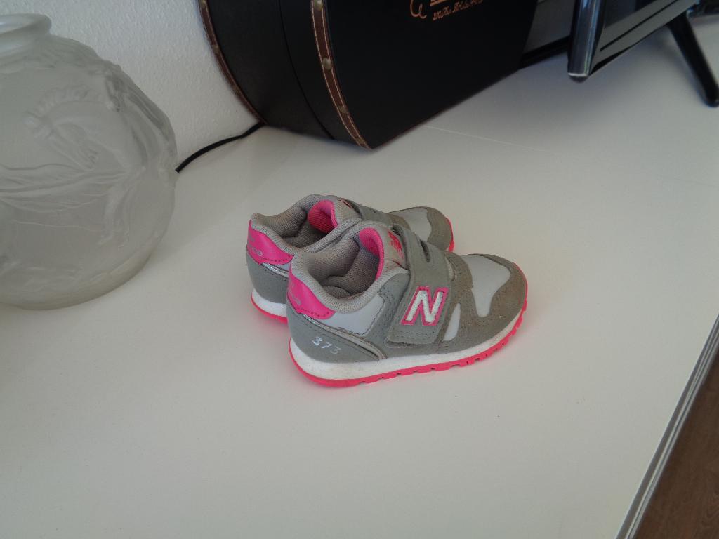 New Balance schoentjes maat 21, Kinderen en Baby's, Schoentjes, Meisje, Ophalen of Verzenden, Zo goed als nieuw