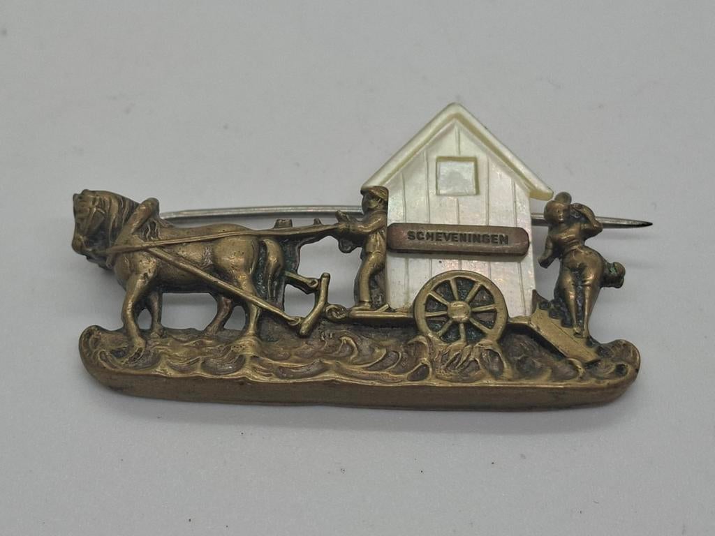 Vintage Koperen Broche Paard en Wagen Scheveningen, 4 tot 7 cm, Bruin, Ophalen of Verzenden, Koper