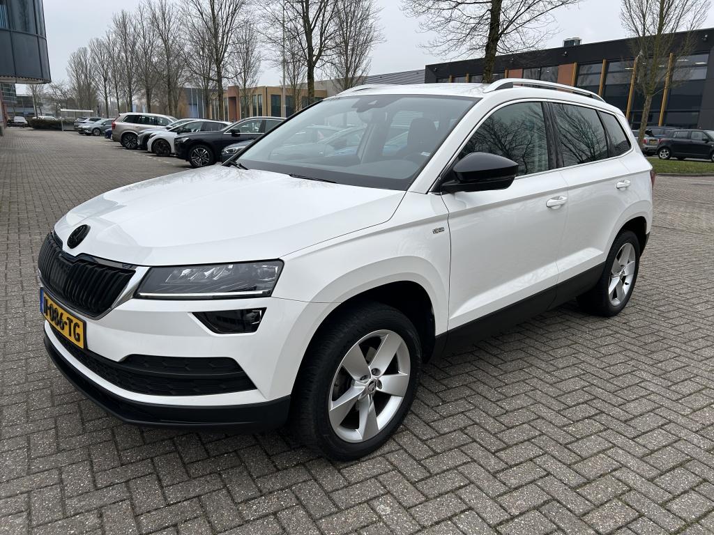 Skoda Karoq 1.0 TSI Style Bus. NAV CAMERA CARPLAY LED., Stof, Gebruikt, Euro 6, 116 pk