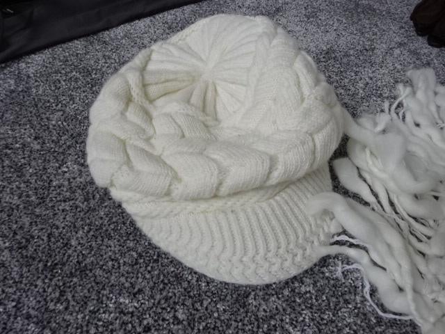 Superleuke gebreide muts/pet met bijpassende gebreide sjaal, Ophalen of Verzenden, Nieuw, Maat 38/40 (M), Muts