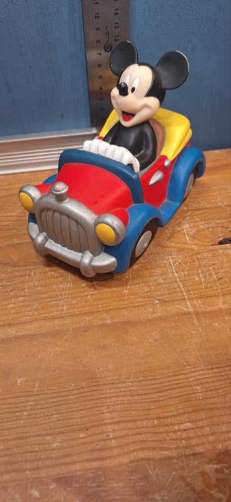 Mickey Mouse in auto spaarpot disney (21425), Verzamelen, Decofun.com, Beeldje of Figuurtje, Ophalen of Verzenden, Decofun.com
