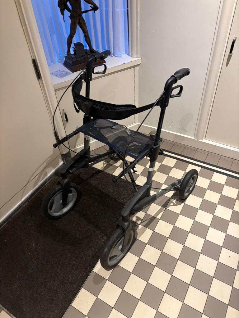 Hippe rollator ~ Nieuwprijs 380 euro!, Diversen, Ophalen of Verzenden, Zo goed als nieuw