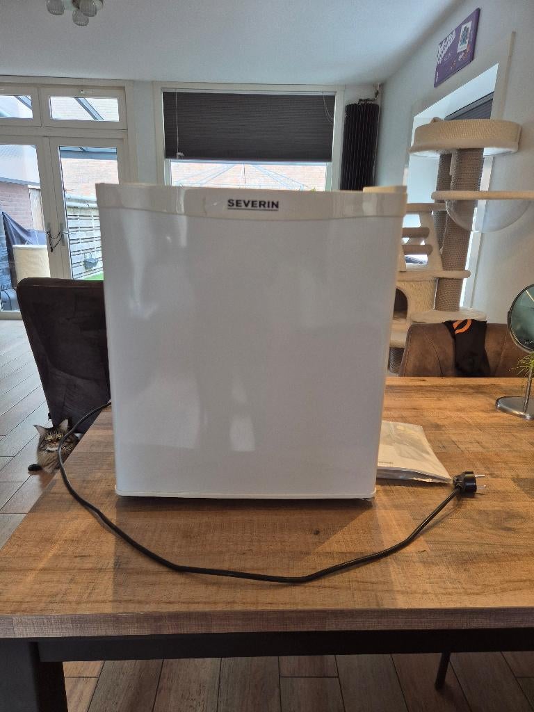 Mini vriezer (Severin), Minder dan 85 cm, Minder dan 60 cm, Zo goed als nieuw, Vrijstaand