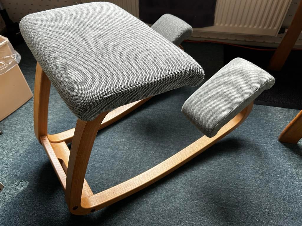 Varier (Stokke) kniestoel grijs, Ophalen, Zo goed als nieuw, Hout, Kniestoel