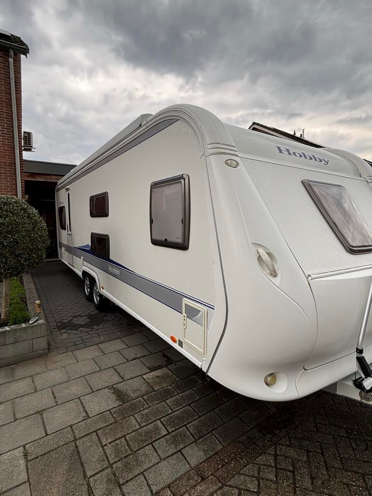 Hobby 720 Prestige UKFE - Gezinscaravan, Mover,Airco!, Stapelbed, Rondzit, Hobby, 7 tot 8 meter