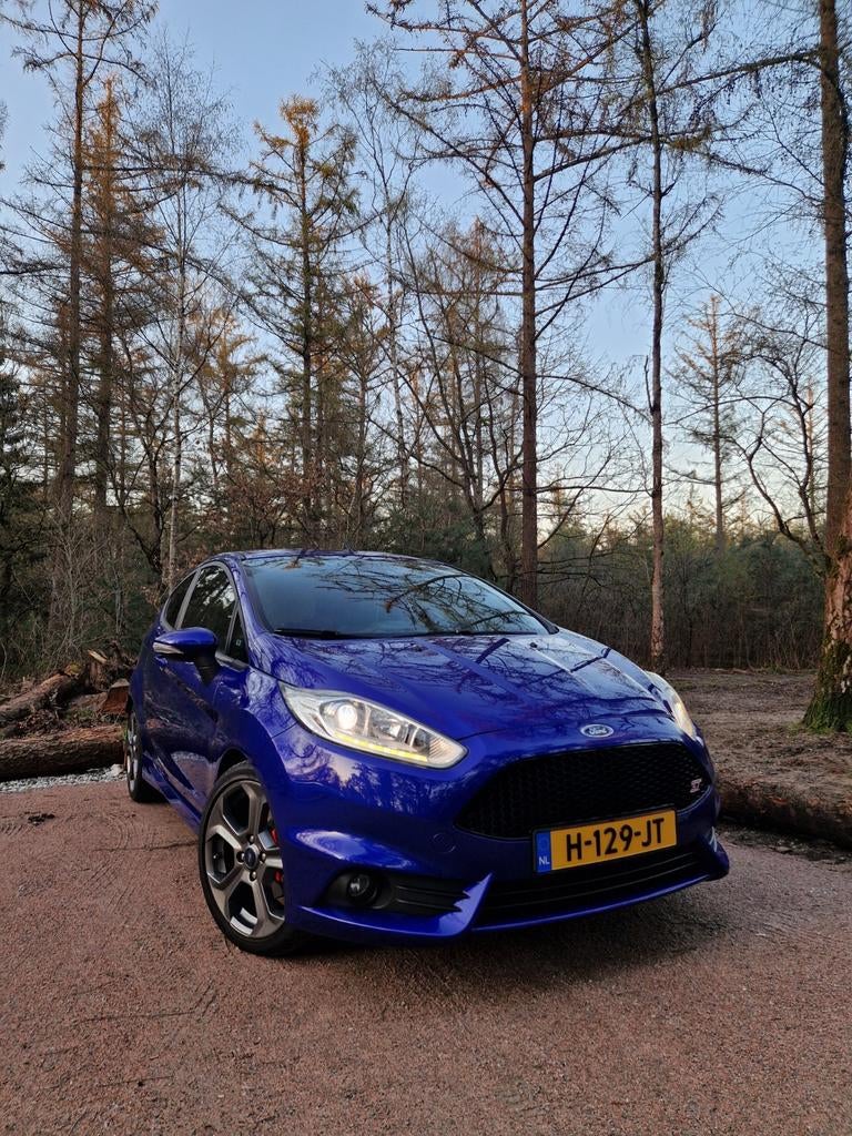 Ford Fiësta 1.6 ST2 Ecoboost 134KW/182PK 3D 2015 Blauw, Auto's, Ford, Voorwielaandrijving, 1596 cc, 1063 kg, Zwart