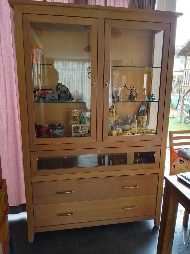 Mooie vitrinekast met gebruikerssporen, Ophalen, Gebruikt, 50 tot 100 cm, 150 tot 200 cm