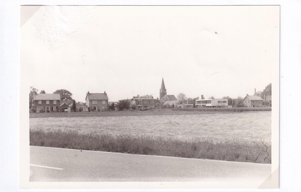 713R foto panorama Ruurlo, 1974, woningen, kerk, wit gebouw?, Verzamelen, Ophalen of Verzenden, 1960 tot 1980, Ongelopen, Gelderland