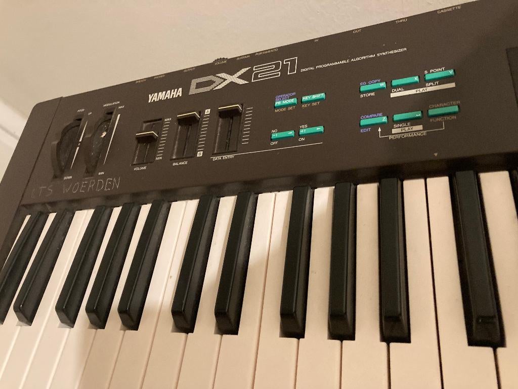 Yamaha DX21, Muziek en Instrumenten, Synthesizers, Gebruikt, 61 toetsen, Yamaha, Met midi-aansluiting, Ophalen