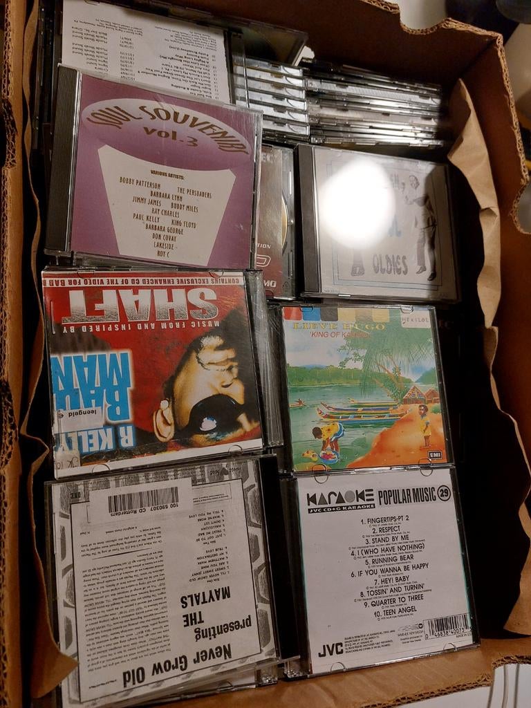 Grote doos met meer dan 200 gebrande CD's (diverse genres), Ophalen