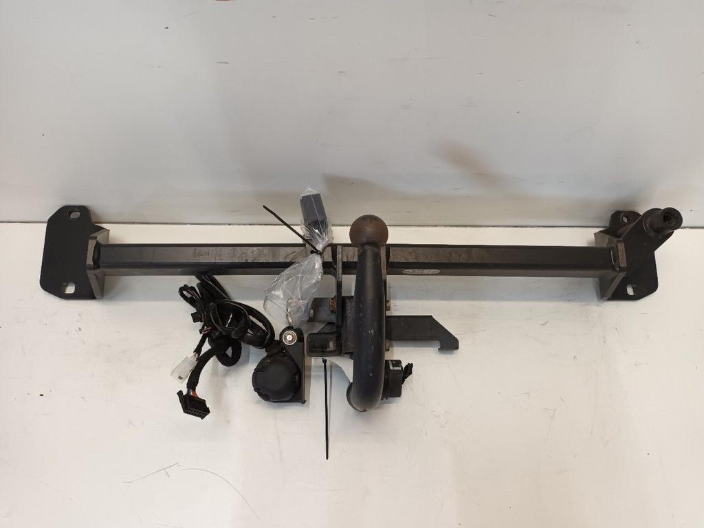 Trekhaak BMW 2 serie, Auto-onderdelen, Van der Ven Autorecycling B.V., Herkomst onderdeel bekend, Onderdelen@venauto.nl, Ettenseweg 76, 4706 PB Roosendaal, The Netherlands