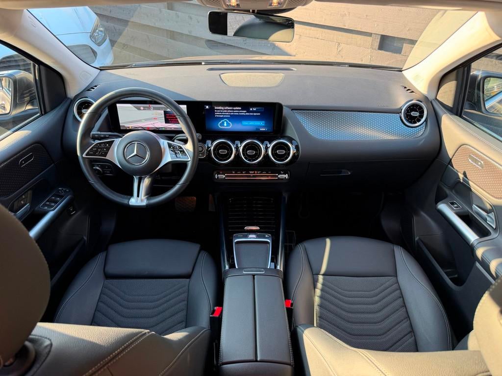 Mercedes-Benz B-klasse 200 Leder I ACC I Camera I Carplay, Gebruikt, Zwart, Bedrijf, 1600 kg