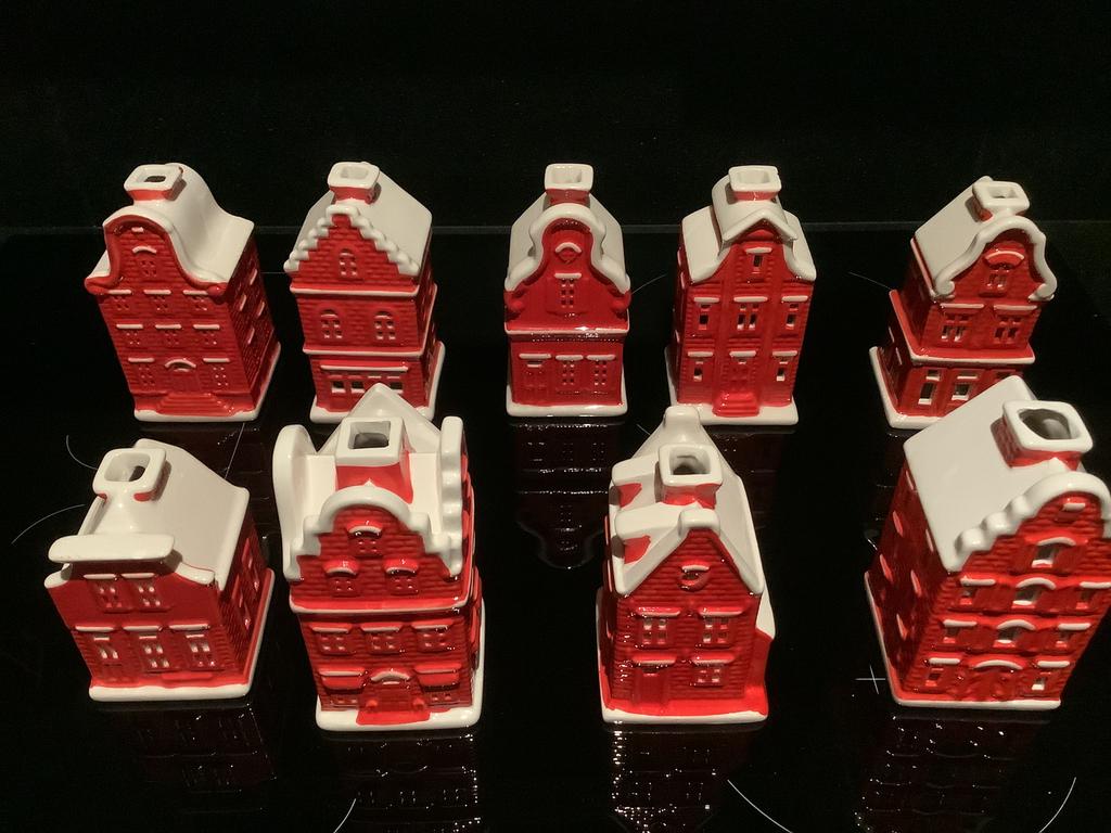 Ah kerst huisjes compleet nr 1 tm 9 postcodeloterij huisje, Diversen, Kerst, Ophalen of Verzenden, Zo goed als nieuw