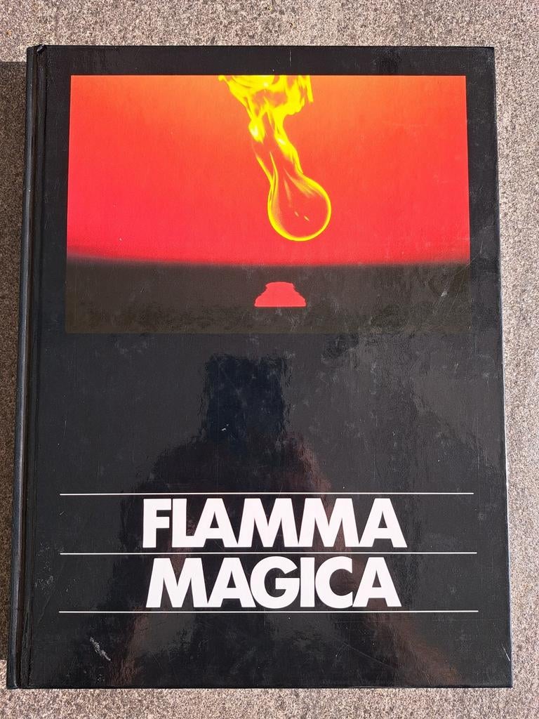 Boek Flamma magica diverse talen waaronder Nederlands en Eng, Ophalen of Verzenden, Zo goed als nieuw, Overige onderwerpen