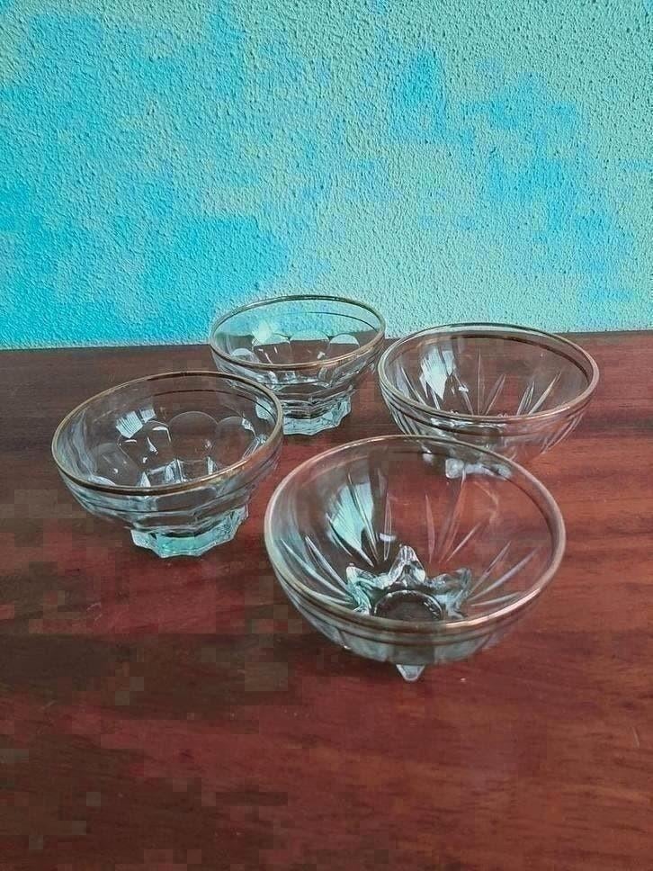 Set van 4 franse glazen schaaltjes, Antiek en Kunst, Antiek | Glas en Kristal, Ophalen of Verzenden