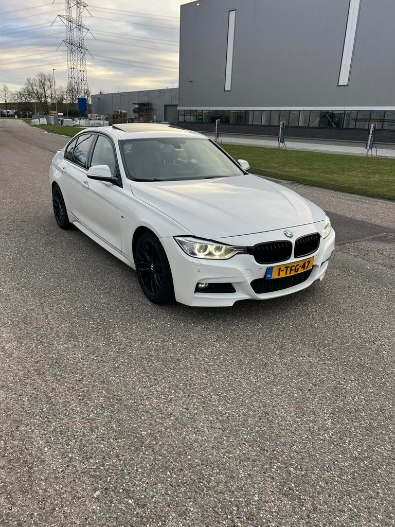 BMW 3-Serie 2.0IX 328 İ M SportPaket 245 ps 2014 Wit, Auto's, Automaat, 745 kg, Achterwielaandrijving, 4 cilinders