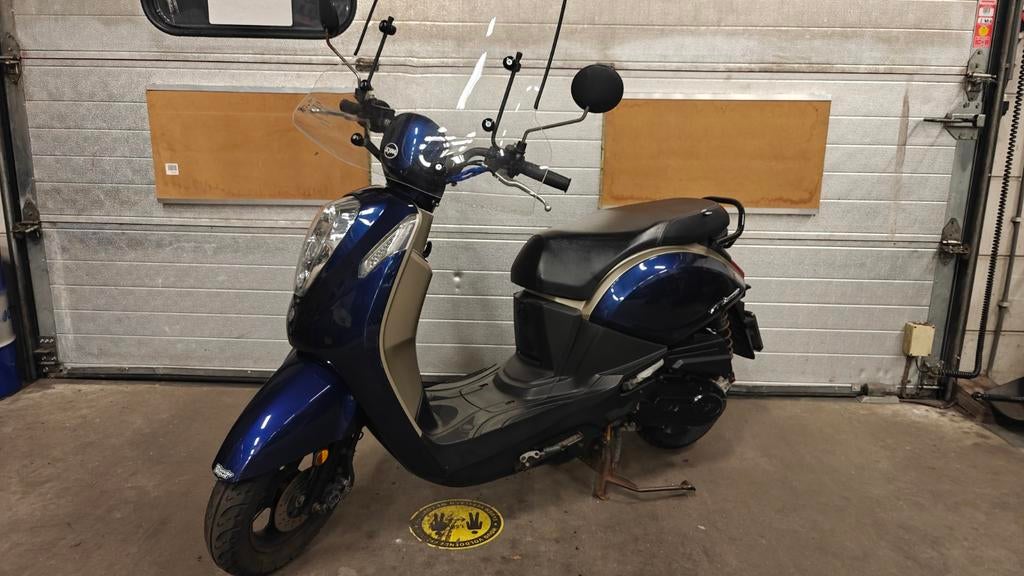 Sym mio 50 snor 2020 50i kymco zip vespa agm piaggio, Fietsen en Brommers, Ophalen of Verzenden, Zo goed als nieuw, Benzine, Mio