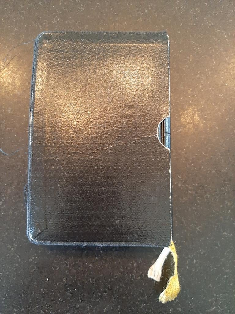 Zwart boekje met Alpha en Omega symbool, Ophalen of Verzenden