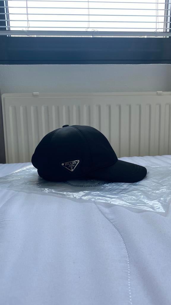 Prada Pet Zwart, Ophalen of Verzenden, Zo goed als nieuw, 57 cm (M, 7⅛ inch) of minder, Pet