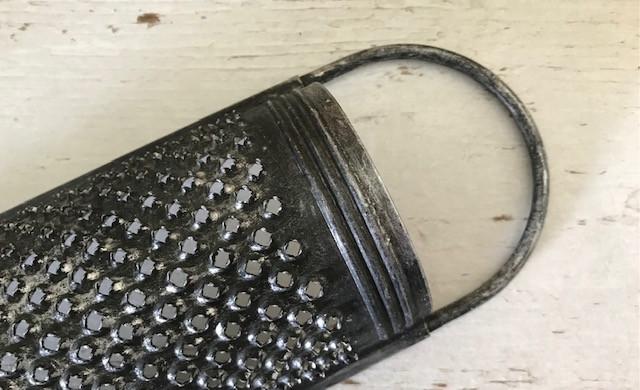 Antieke Franse rasp, Antiek en Kunst, Antiek | Keukenbenodigdheden, Ophalen of Verzenden