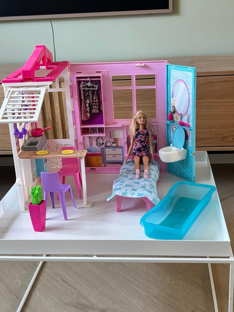 Barbiehuis met Barbie en accessoires, Ophalen, Zo goed als nieuw, Meisje