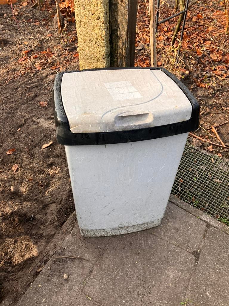 Gratis prullenbak, Ophalen, Kunststof, Gebruikt, 40 liter of meer