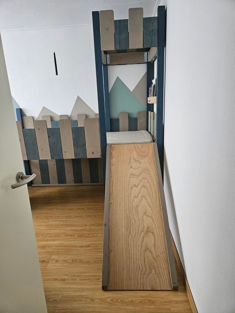 Handgemaakt Kasteel Halfhoogslaper met Glijbaan, Kinderen en Baby's, Kinderkamer | Bedden, Ophalen, 85 tot 100 cm, Gebruikt, Hoogslaper of Stapelbed