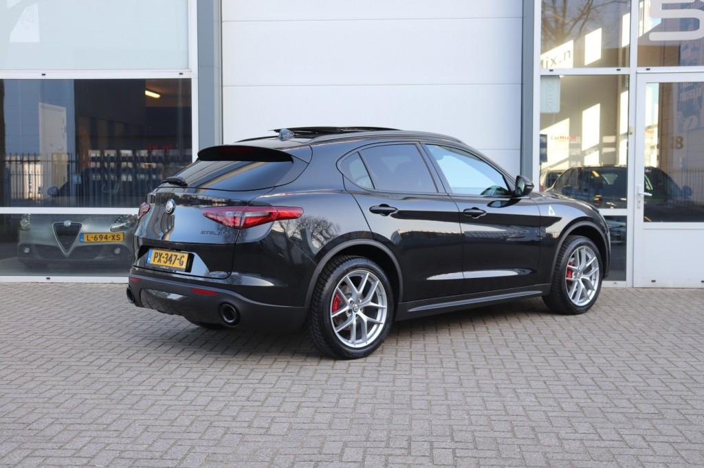 Alfa romeo STELVIO 2.0 T AWD SUPER/ORIG.NL/PAN.DAK/HARMANK./, Auto's, Alfa Romeo, Automaat, 4 cilinders, Zwart, Bedrijf