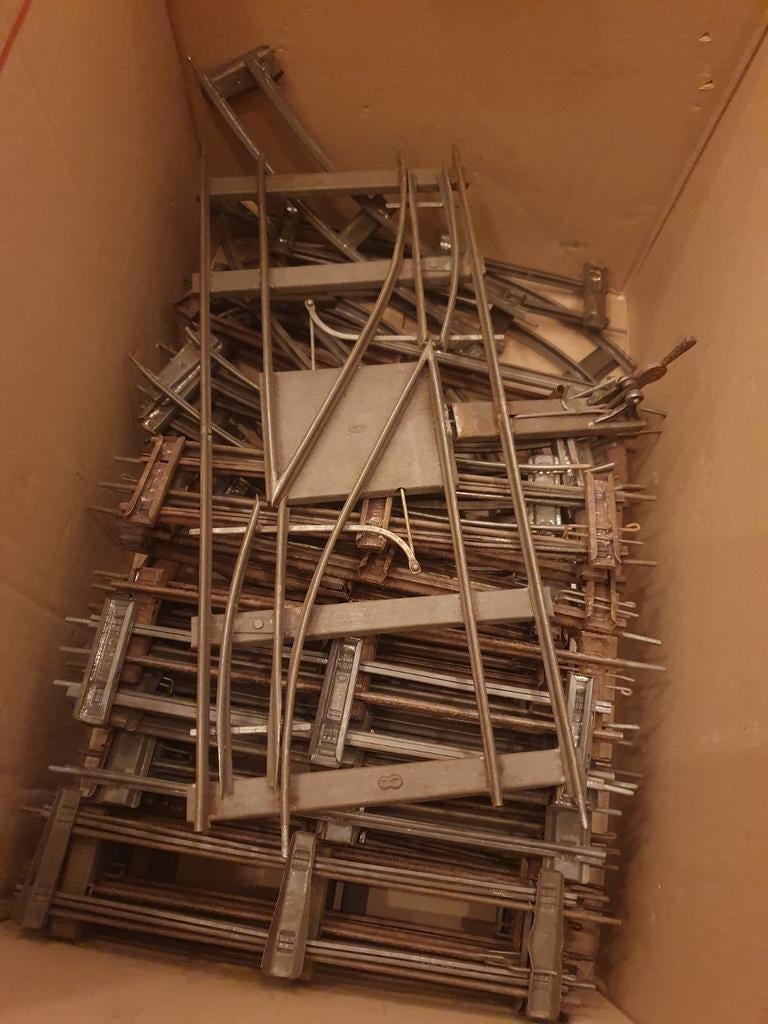 Doos vol blikken treinrails spoor 0 (trein blik oud antiek), Antiek en Kunst, Antiek | Speelgoed, Ophalen of Verzenden