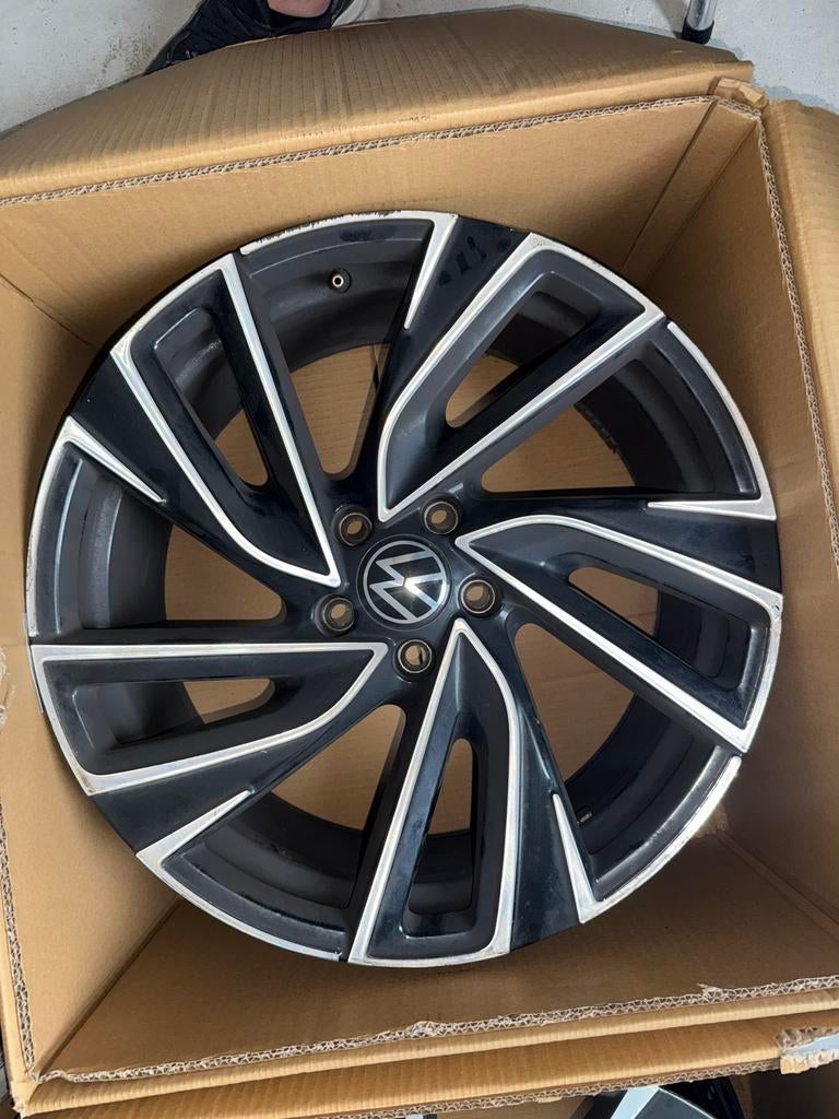 Originele VW Golf 8 Adelaine Velgen 19 inch, Ophalen of Verzenden, Gebruikt, 19 inch, Velg(en)