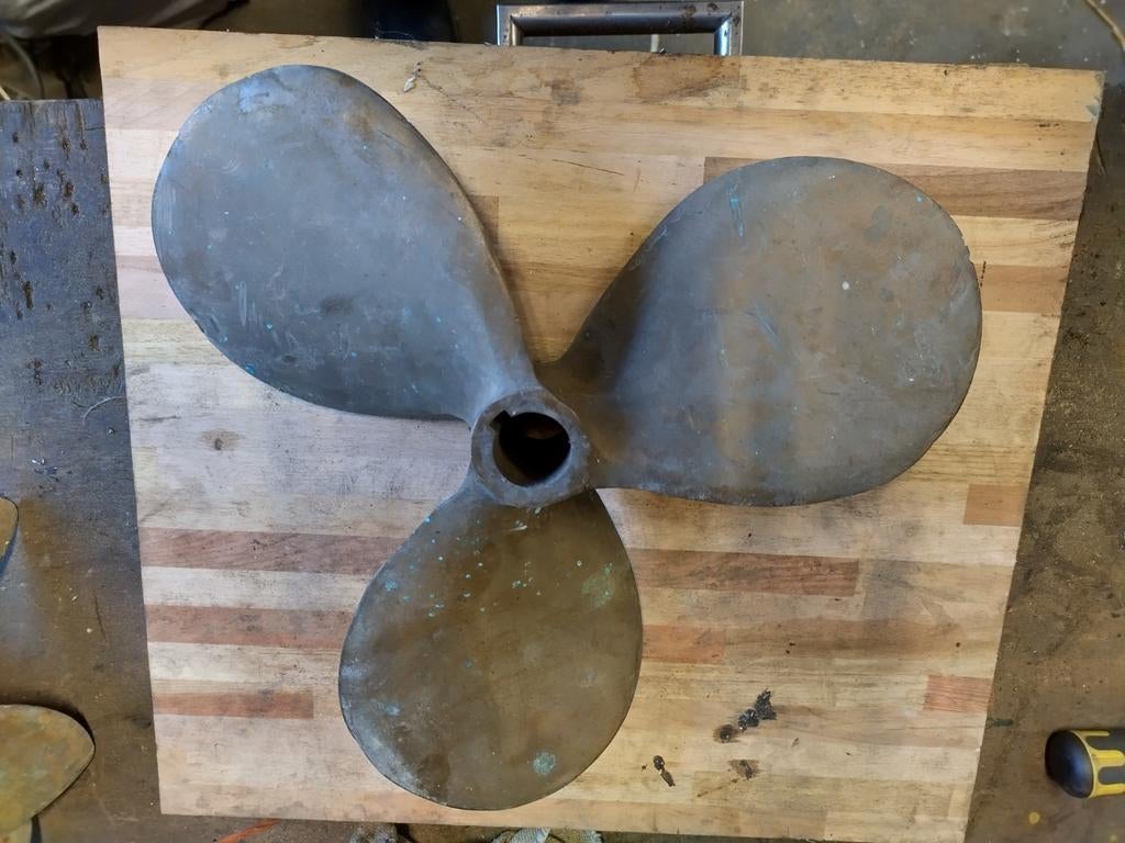 Schroef 3 blad brons diameter 39/40cm dikte 7.3cm, Watersport en Boten, Ophalen of Verzenden, Motor en Techniek, Zeilboot of Motorboot