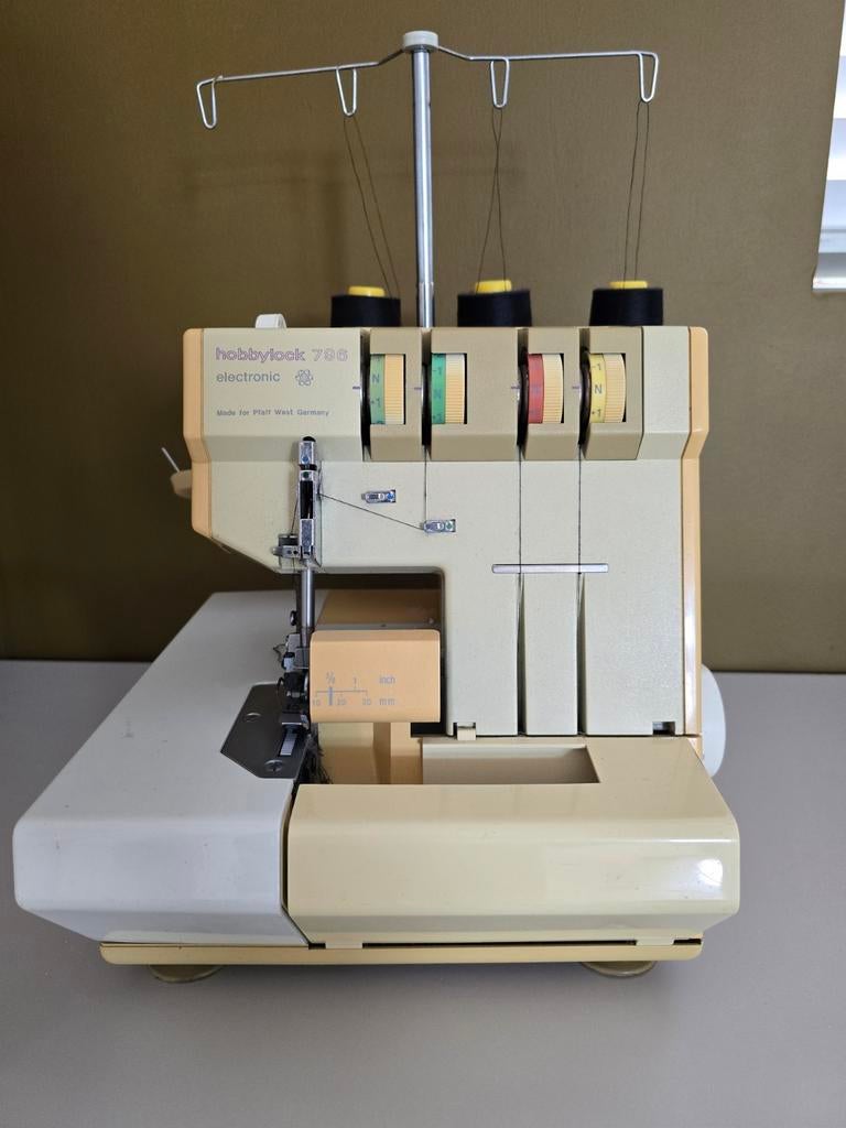 Pfaff hobbylock 796, Hobby en Vrije tijd, Naaimachines en Toebehoren, Ophalen, Naaimachine, Pfaff