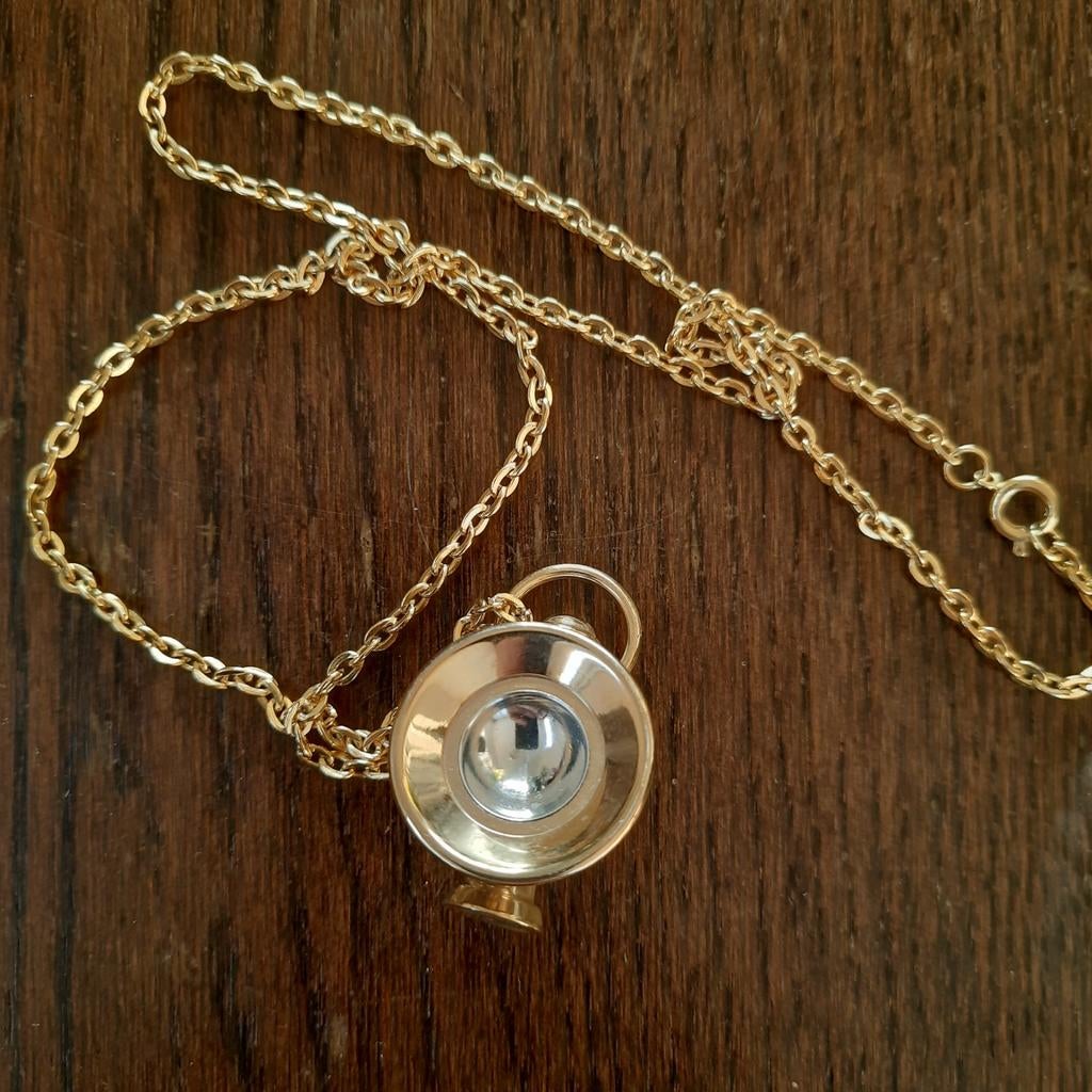 Goudkleurige ketting met oldtimer lantaarn hanger, Ophalen of Verzenden, Zo goed als nieuw, Overige materialen